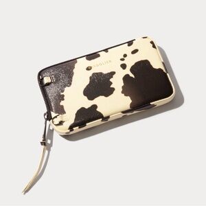 BANDOLIER - Expanded Pouch only
PRINTED COWHIDE EXPANDED ZIP POUCH IN ZEBRA/GOLD